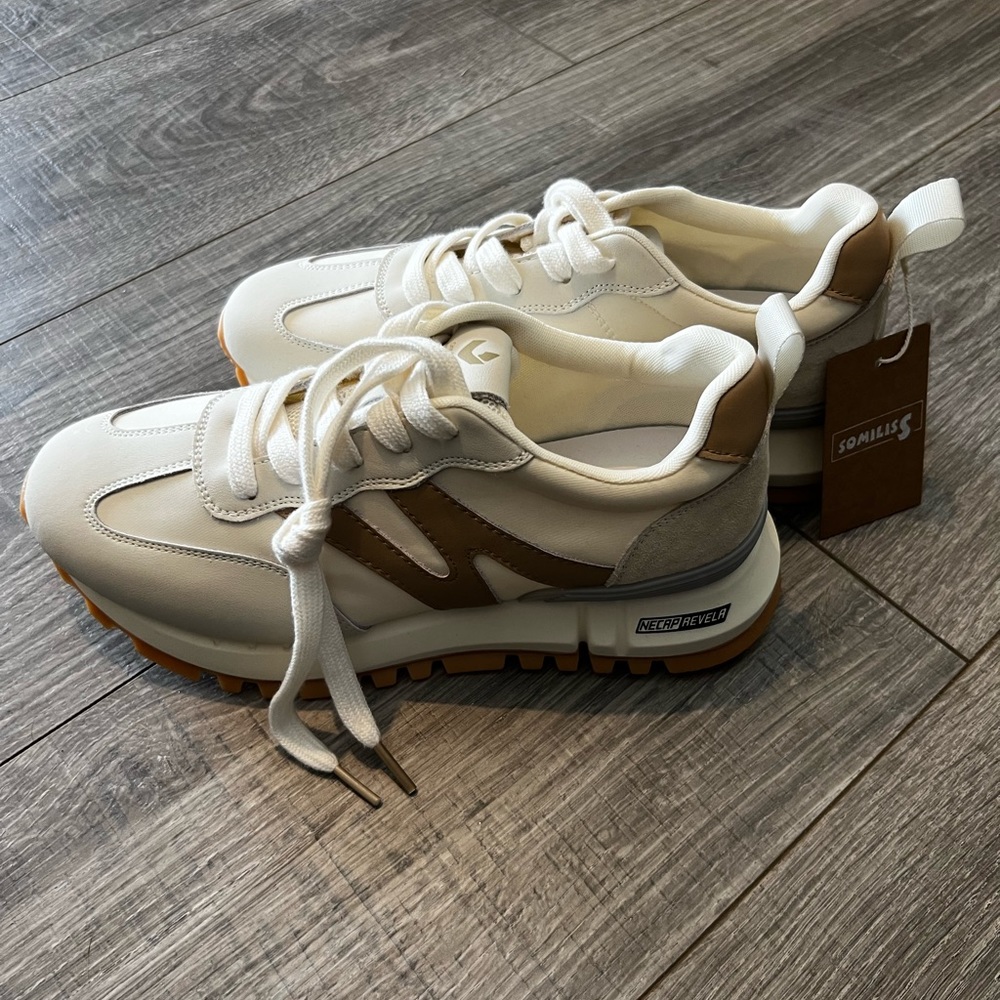 Somiliss size 7 never worn light tan with dark tan on side.